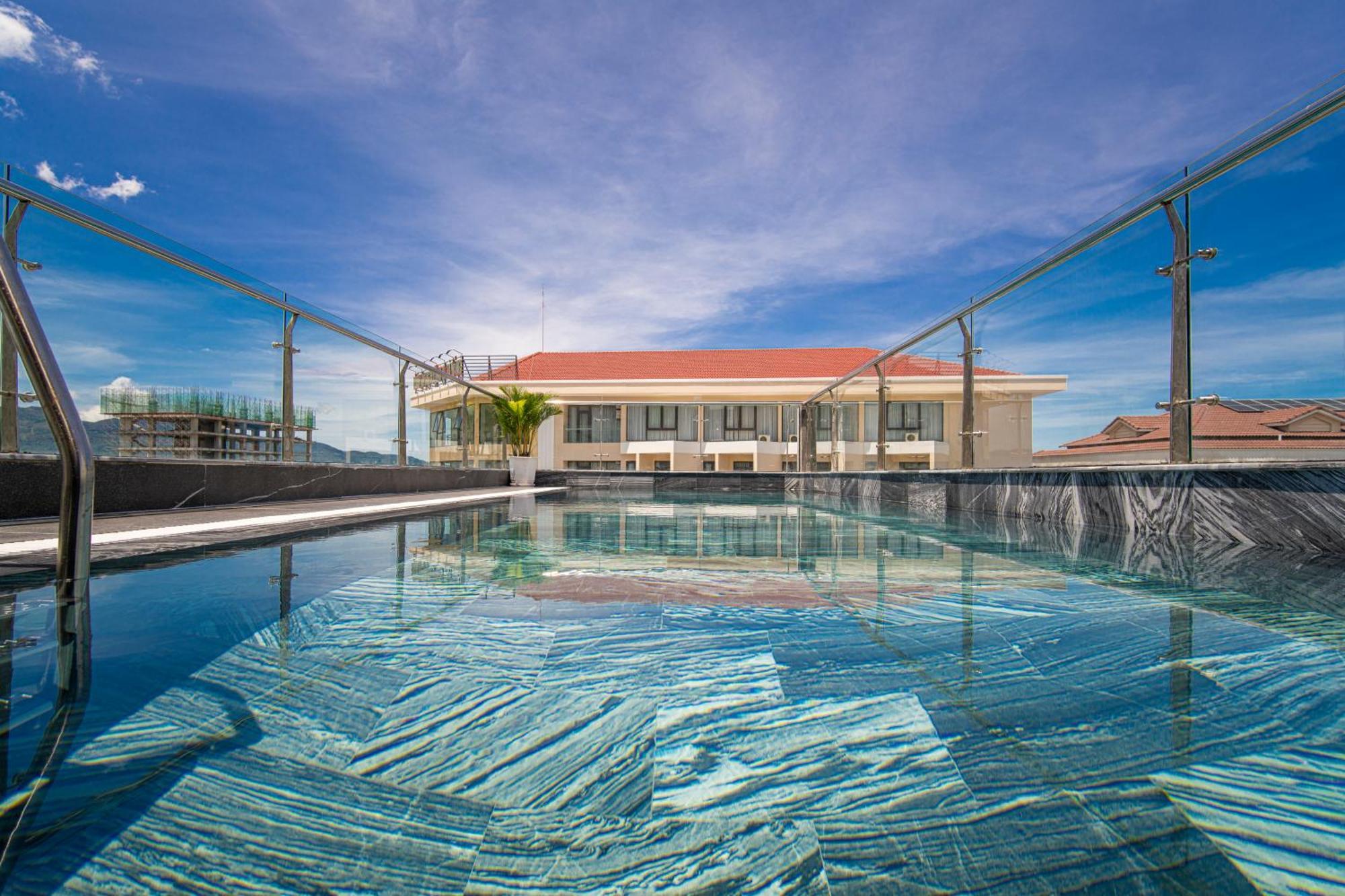 Sea Wind Hotel By Thg Da Nang Esterno foto